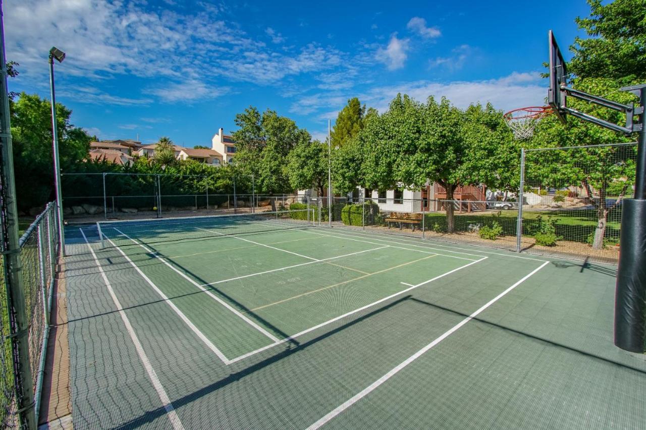 Multi Resorts At Villas At Southgate St. George Bagian luar foto